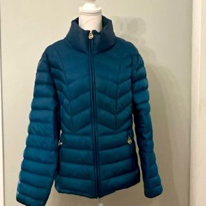 Stunning emerald green Michael Kors packable puffer jacket!